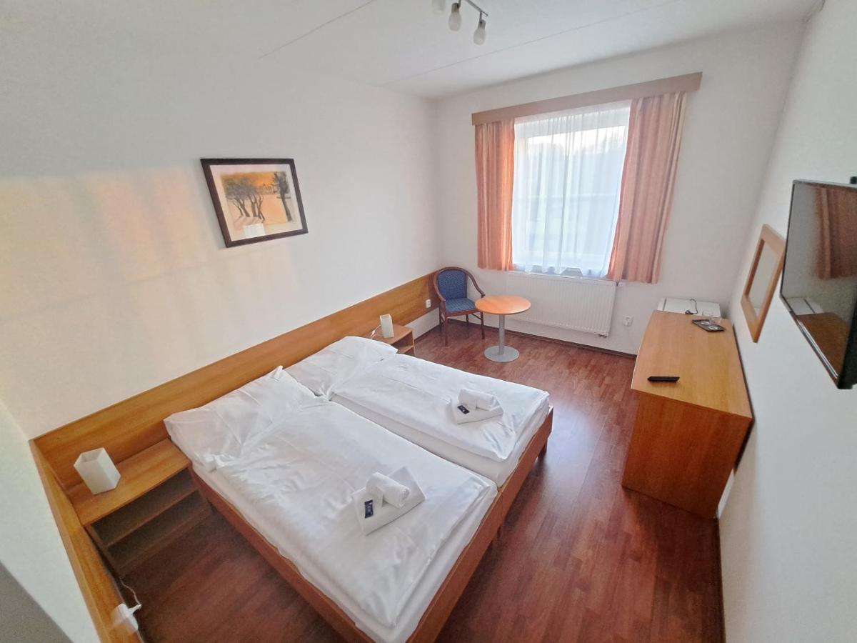 Hasicsky Hotel Pribyslav Экстерьер фото