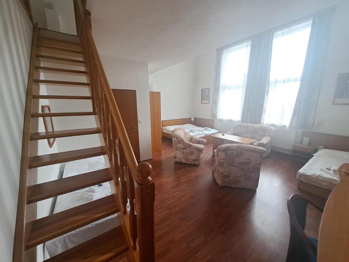Hasicsky Hotel Pribyslav Экстерьер фото